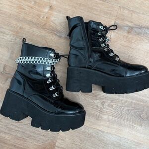 Chunky bikercore platforms